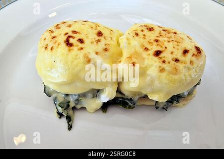 Eierplatte benedict aus der Nähe von oben Stockfoto