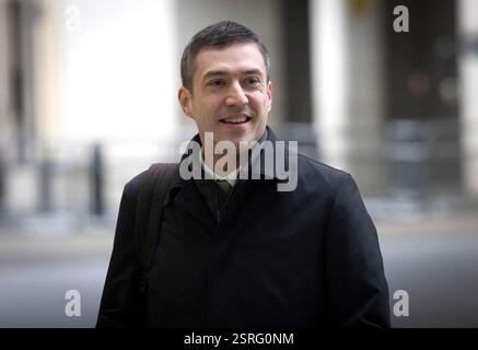 London, Großbritannien. Februar 2025. Adrian Ramsay, Co-Vorsitzende der Grünen Partei, kommt am Sonntag bei der BBC an, um mit Laura Kuenssberg zu erscheinen Stockfoto