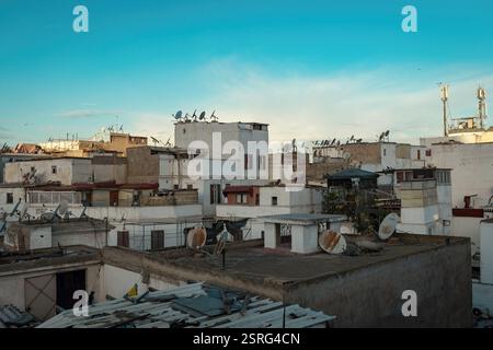 Blick aus der Vogelperspektive auf die Altstadt von Casablanca Medina vom Dachcafé Marokko Stockfoto