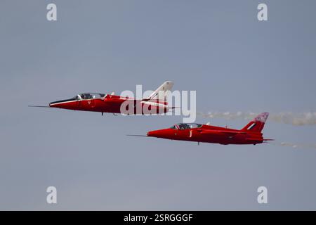Folland gnat zwei Flugzeuge in RAF Royal Air Force Farben Fliegen, England, Großbritannien, Europa Stockfoto