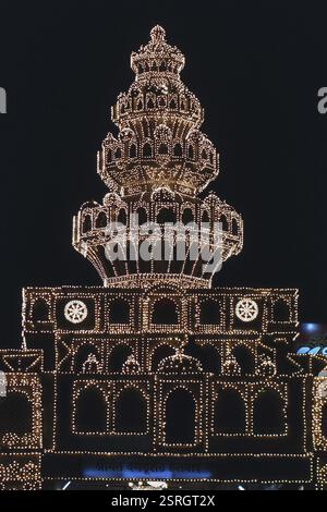 Beleuchtete Dekoration von Dagadusheth Halwai Ganapati Tempel, Pune, Maharashtra, Indien, Asien Stockfoto