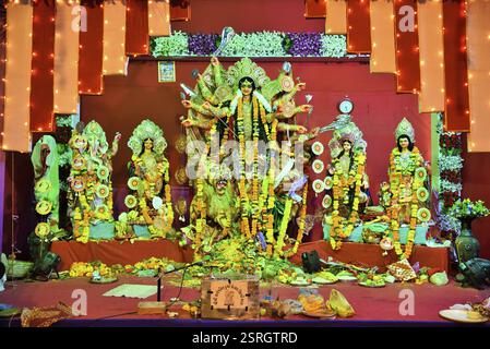 Göttin Durga Idol während Navratri Festival, Valsad, Gujarat, Indien, Asien Stockfoto