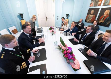 NATO-Generalsekretär Mark Rutte trifft mit der finnischen Außenministerin Elina Valtonen, dem finnischen Ministerpräsidenten Petteri Orpo und Alexande zusammen Stockfoto