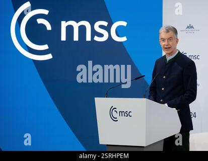 München, Deutschland. Februar 2025. Christoph Heusgen, Direktor der Münchner Sicherheitskonferenz, spricht auf dem Podium während seines Abschieds zur 61. Münchner Sicherheitskonferenz (MSC) im Hotel Bayerischer Hof. Quelle: Sven Hoppe/dpa/Alamy Live News Stockfoto