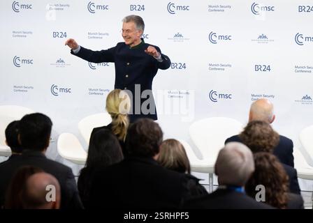 München, Deutschland. Februar 2025. Christoph Heusgen, Direktor der Münchner Sicherheitskonferenz, reagiert auf dem Podium während seines Abschieds zum Abschluss der 61. Münchner Sicherheitskonferenz (MSC) im Hotel Bayerischer Hof. Quelle: Sven Hoppe/dpa/Alamy Live News Stockfoto