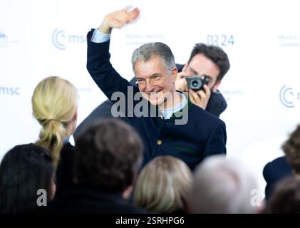 München, Deutschland. Februar 2025. Christoph Heusgen, Leiter der Münchner Sicherheitskonferenz, verlässt das Podium am Ende der 61. Münchner Sicherheitskonferenz (MSC) im Hotel Bayerischer Hof. Quelle: Sven Hoppe/dpa/Alamy Live News Stockfoto