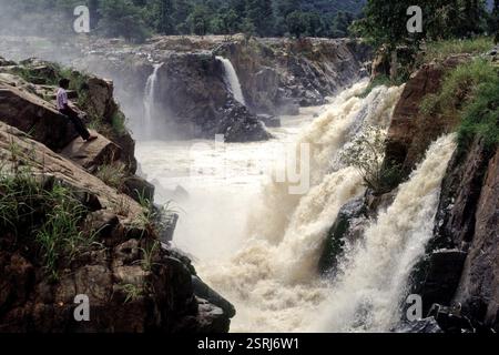 Hogenakkal Wasserfälle und Flussufer kaveri, Tamil Nadu, Indien, Asien Stockfoto