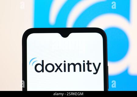 Kanada. Februar 2025. In dieser Fotoabbildung wird das Logo von Doximity, Inc. Auf einem Smartphone-Bildschirm angezeigt (Foto von Thomas Fuller/SOPA Images/SIPA USA) *** ausschließlich für redaktionelle Nachrichten *** Credit: SIPA USA/Alamy Live News Stockfoto
