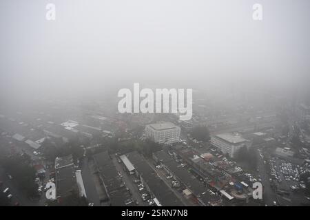 (250216) -- ISTANBUL, 16. Februar 2025 (Xinhua) -- dieses Foto vom 16. Februar 2025 zeigt nebeliges Wetter in Istanbul, T¨¹rkiye. (Xinhua/Liu Lei) Stockfoto
