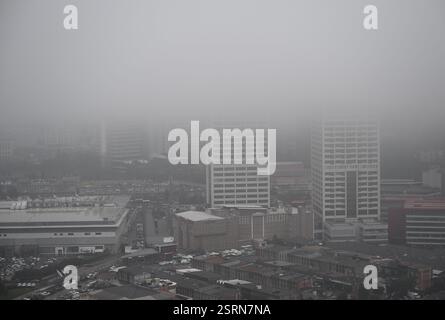 (250216) -- ISTANBUL, 16. Februar 2025 (Xinhua) -- dieses Foto vom 16. Februar 2025 zeigt nebeliges Wetter in Istanbul, T¨¹rkiye. (Xinhua/Liu Lei) Stockfoto