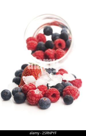 Closeup Schuß gefrorene Himbeeren, Brombeeren und Erdbeeren Stockfoto