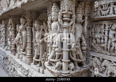 Skulpturen im Innern Rani Ki Vav, Patan, Gujarat, Indien, Asien Stockfoto