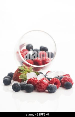 Closeup Schuß gefrorene Himbeeren, Brombeeren und Erdbeeren Stockfoto