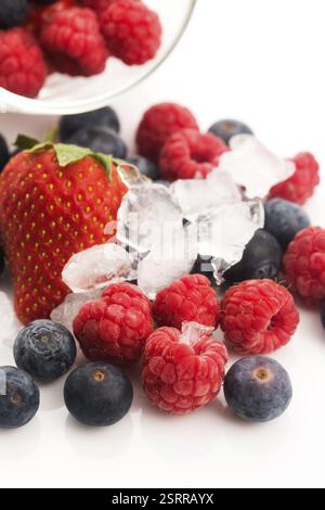 Closeup Schuß gefrorene Himbeeren, Brombeeren und Erdbeeren Stockfoto