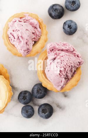 Obst Eis mit Blaubeeren Stockfoto
