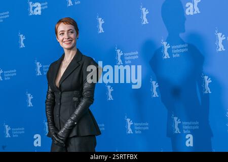 Berlin, Deutschland. Februar 2025. Schauspielerin Leonie Benesch beim Fotobesuch für den Film Heldin. Der Film ist im Wettbewerb. Die 75. Internationalen Filmfestspiele Berlin finden vom 13. Bis 23. Februar 2025 statt. Quelle: Jens Kalaene/dpa/Alamy Live News Stockfoto