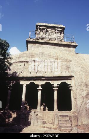 Mahishasuramardini Mandapam und alten Leuchtturm, Mamallapuram, Tamil Nadu, Indien, Asien Stockfoto
