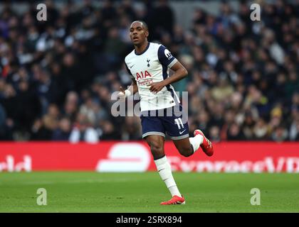 Tottenham Hotspur Stadium, London, Großbritannien. Februar 2025. Premier League Football, Tottenham Hotspur gegen Manchester United; Mathys Tel of Tottenham Hotspur Credit: Action Plus Sports/Alamy Live News Stockfoto