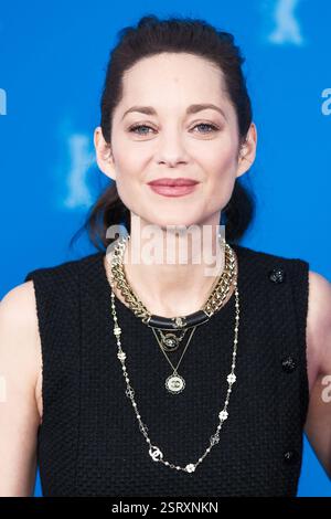 Berlin, Deutschland. Februar 2025. Marion Cotillard wurde beim Fotoruf für den Eisturm während der Berlinale im Grand Hyatt Berlin gesehen. Foto von Julie Edwards./Alamy Live News Stockfoto