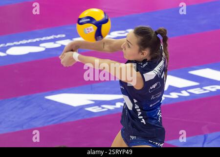 Mailand, Italien. Februar 2025. Elena Pietrini (Milano) während des Spiels der Volley Italian Championship Serie A Women 2024/25 zwischen Numia VeroVolley Milano und Volley Bergamo in Palalido, Mailand, Italien am 16. Februar 2025 während des Spiels Numia Vero Volley Milano gegen Volley Bergamo 1991, Volleyball Italian Serie A1 Women Match in Mailand, Italien, 16. Februar 2025 Credit: Independent Photo Agency/Alamy Live News Stockfoto