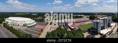 Drone Bilder von PNC Arena, Heimstadion der Carolina Hurricanes und NC State Basketball für Herren Stockfoto