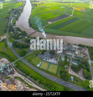 Die Condong Sugar Mill befindet sich am Ufer des Tweed River und zerquetscht seit 1880 Zuckerrohr Stockfoto