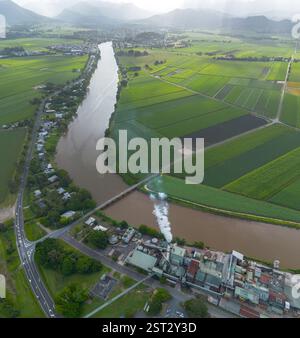 Die Condong Sugar Mill befindet sich am Ufer des Tweed River und zerquetscht seit 1880 Zuckerrohr Stockfoto