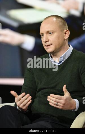 Justus Bender Journalist 02/25 ihr Justus Bender am 11. Februar 2025 in Markus Lanz , ZDF TV Fernsehen Talkshow Talkshow Talk Show Deutschland deutsch deutscher Mann Journalismus Autor Redakteur FAZ deutscher Journalismus hoch halb sitzend sprechend gestikuliert *** Justus Bender Journalist 02 25 Ihr Justus Bender am 11. Februar 2025 in Markus Lanz , ZDF TV Talk Show Talk Show Deutschland Stockfoto
