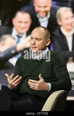 Justus Bender Journalist 02/25 ihr Justus Bender am 11. Februar 2025 in Markus Lanz , ZDF TV Fernsehen Talkshow Talkshow Talk Show Deutschland deutsch deutscher Mann Journalismus Autor Redakteur FAZ deutscher Journalismus hoch halb sitzend sprechend gestikuliert *** Justus Bender Journalist 02 25 Ihr Justus Bender am 11. Februar 2025 in Markus Lanz , ZDF TV Talk Show Talk Show Deutschland Stockfoto