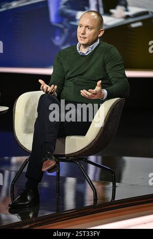 Justus Bender Journalist 02/25 ihr Justus Bender am 11. Februar 2025 in Markus Lanz , ZDF TV Fernsehen Talkshow Talkshow Talkshow Deutschland deutsch deutscher Mann Journalismus Autor Redakteur FAZ deutscher Journalismus hoch ganz freistellbar sitzend sprechend gestikuliert *** Justus Bender Journalist 02 25 Ihr Justus Bender am 11. Februar 2025 in Markus Lanz , ZDF TV Talkshow Talkshow Talkshow deutschlandd deutscher Mann Journalismus Autor Redakteur faz Stockfoto