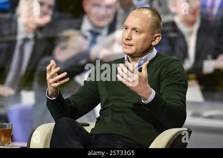 Justus Bender Journalist 02/25 ihr Justus Bender am 11. Februar 2025 in Markus Lanz , ZDF TV Fernsehen Talkshow Talkshow Talk Show Deutschland deutsch deutscher Mann Journalismus Autor Redakteur FAZ deutscher Journalismus quer halb sitzend sprechend gestikuliert *** Justus Bender Journalist 02 25 Ihr Justus Bender am 11. Februar 2025 in Markus Lanz , ZDF TV Talk Show Talk Show Deutschland deutscher Mann Journalismus Autor Redakteur FAZ deutscher Journalismus Autor Redakteur FAZ deutscher Journalismus Cross halb sitzend Reporter Sprechen gestikulierend Stockfoto