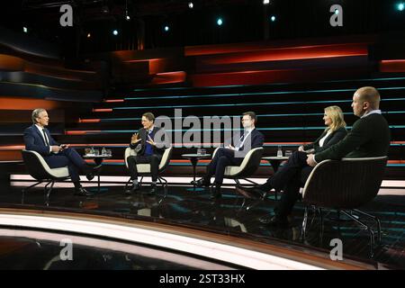 Talkrunde bei Markus Lanz , ZDF 02/25 her Markus Lanz, Karl Lauterbach, Marco Buschmann, Kerstin Münstermann und Justus Bender v. li. Am 11. Februar 2025 in Markus Lanz , ZDF TV Fernsehen Talkshow Talkshow Talkshow Deutschland deutsch deutscher deutscher Mann Männer Frau Journalistin Redakteurin Rheinische Post Politik Politiker FDP ehemaliger ehemaliger Minister Bundesminister SPD Gesundheitsminister Bundesgesundheitsminister FAZ Redakteur italienisch-deuscher Journalist Journalismus Moderator Moderation Autor Fotografie Fotograf Stockfoto