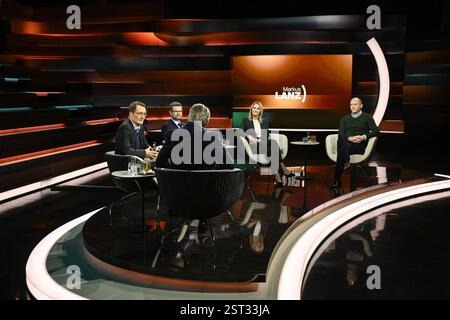 Talkrunde bei Markus Lanz , ZDF 02/25 her Karl Lauterbach, Markus Lanz, Marco Buschmann, Kerstin Münstermann und Justus Bender v. li. Am 11. Februar 2025 in Markus Lanz , ZDF TV Fernsehen Talkshow Talkshow Talkshow Deutschland deutsch deutscher deutscher Mann Männer Frau Journalistin Redakteurin Rheinische Post Politik Politiker FDP ehemaliger ehemaliger Minister Bundesminister SPD Gesundheitsminister Bundesgesundheitsminister FAZ Redakteur italienisch-deuscher Journalist Journalismus Moderator Moderation Autor Fotografie Fotograf Stockfoto