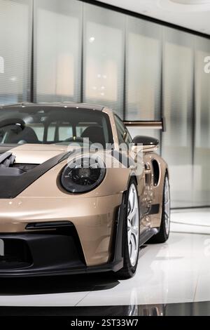 Stuttgart, Deutschland. Februar 2025. Ein Porsche 911 GT3 RS ist im Porsche Museum zu sehen. Quelle: Silas Stein/dpa/Alamy Live News Stockfoto