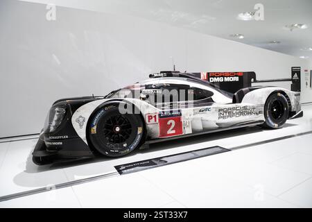 Stuttgart, Deutschland. Februar 2025. Porsche 919 Hybrid Rennwagen im Porsche Museum. Quelle: Silas Stein/dpa/Alamy Live News Stockfoto