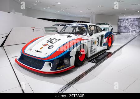 Stuttgart, Deutschland. Februar 2025. Ein Porsche 935 Rennwagen ist im Porsche Museum zu sehen. Quelle: Silas Stein/dpa/Alamy Live News Stockfoto