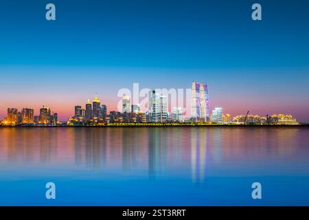 Städtische Nachtszene im Suzhou Industrial Park, Provinz Jiangsu, China Stockfoto