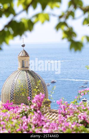 Malerische Kuppel von Positano an der Amalfiküste, Kampanien, Italien Stockfoto