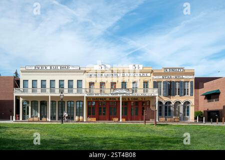 Geschäfte und historische Gebäude in Sacramento, CA Stockfoto