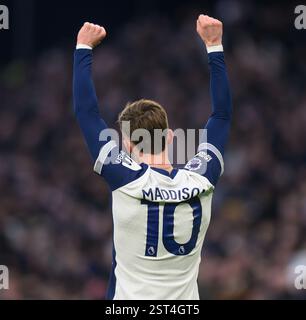 London, Großbritannien. Februar 2025. Tottenham Hotspur / Manchester United - Premier League - Tottenham Hotspur Stadium. James Maddison feiert sein Ziel. Bildnachweis: Mark Pain / Alamy Live News Stockfoto