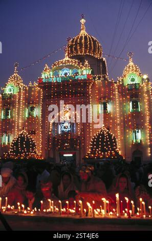 Bangla Sahib Golden Jubilee Lightning auf Festival, delhi, indien Stockfoto