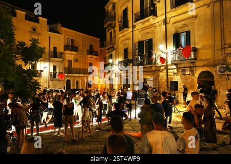 Hochzeitsfeier in der Altstadt von Bari Stockfoto