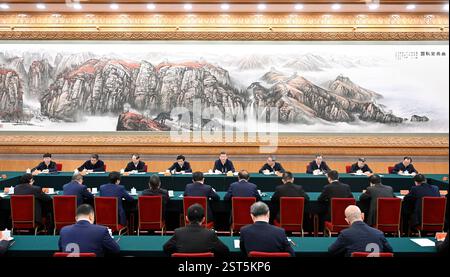Peking, China. Februar 2025. XI Jinping, Generalsekretär des Zentralkomitees der Kommunistischen Partei Chinas, auch chinesischer Präsident und Vorsitzender der Zentralen Militärkommission, nimmt am 17. Februar 2025 in Peking, der Hauptstadt Chinas, an einem Symposium über private Unternehmen Teil, wo er eine wichtige Rede hält. Quelle: Shen Hong/Xinhua/Alamy Live News Stockfoto