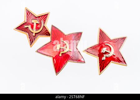 Nahaufnahme des sowjetischen Hammer- und Sichelmütze-Abzeichens / sowjetische Armee-Abzeichen. Auch für den Kommunismus, die sowjetische Geschichte, das russische Reich und die Unterdrückung. Siehe Hinweise Stockfoto