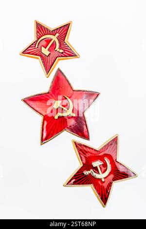 Nahaufnahme des sowjetischen Hammer- und Sichelmütze-Abzeichens / sowjetische Armee-Abzeichen. Auch für den Kommunismus, die sowjetische Geschichte, das russische Reich und die Unterdrückung. Siehe Hinweise Stockfoto