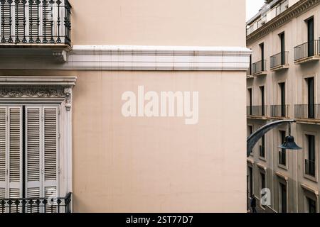 Architektonische Elemente von Gebäuden in Malaga, Spanien Stockfoto