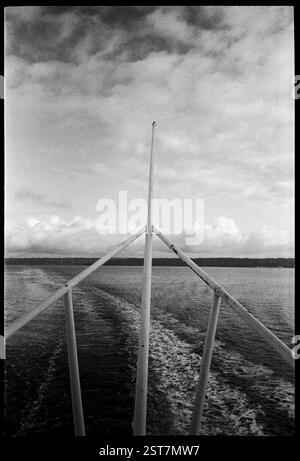 MM00008-07..... WASHINGTON - Spar Pole auf der Edmonds Kingston Ferry, die den Puget Sound (Salish Sea) überquert. Olympus X2A Kamera mit Ilford HP5 Plus Fil Stockfoto