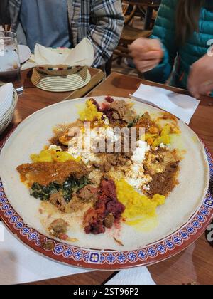 Äthiopisches Essen in einem Restaurant Stockfoto