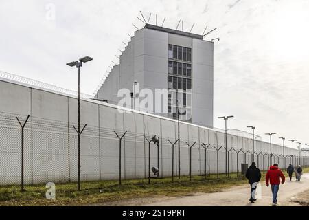 Stammheim Gefängnis, JVA. Außenansicht mit Gefängniswand und Stacheldraht. Stuttgart, Baden-Württemberg, Deutschland, Europa Stockfoto