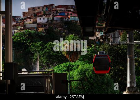 Seilbahn in Caracas, Venezuela. Transport in einer Slumgegend, Lateinamerika. Stockfoto
